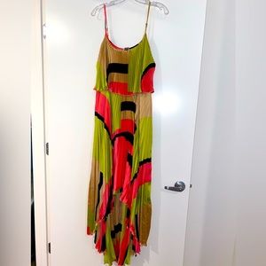 Absolutely beautiful bold pattern dress